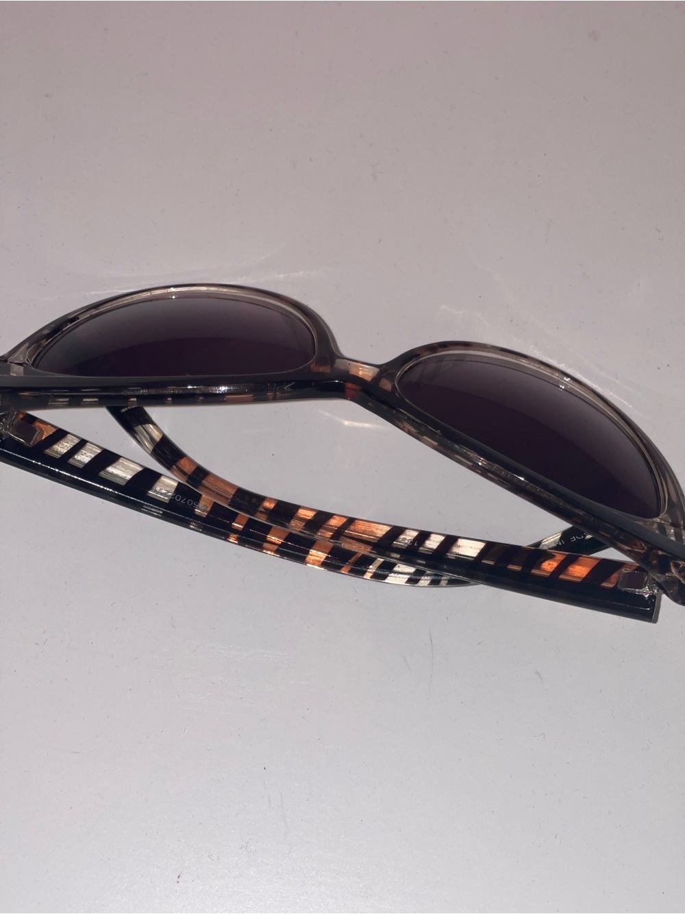Chic Cat-Eye Tortoiseshell Sunglasses | Retro Mob Wife Aesthetic | Brown & Black - Picture 5 of 6